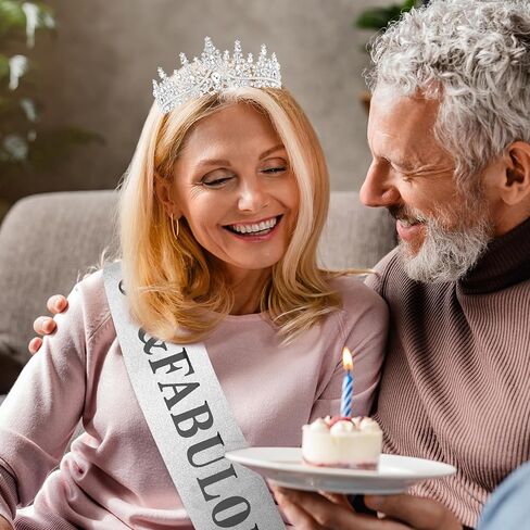 وشاح وتاج عيد الميلاد السادس عشر للفتيات من كاسوتي، هدايا زينة عيد الميلاد السادس عشر للفتيات، تاج ذهبي ومجموعة وشاح حلوة مقاس 40.64 سم مع دبوس لؤلؤي in Kuwait