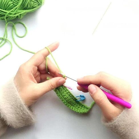 9 Pack Crochet Hooks,9 Size Crochet Set 2mm-6mm for Arthritic Hands, Ergonomic Soft Grip Handles for Beginners, Christmas Gifts for Women in Saudi Arabia