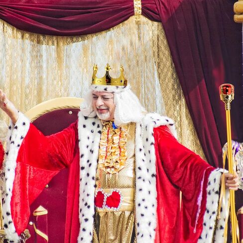 3 Pcs King Cape Costume Set Medieval King Robe Cape Regal Crown Scepter for Unisex Adult Kid Cosplay Party in Saudi Arabia