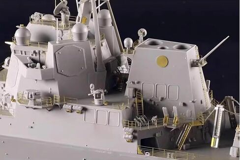 Trumpeter 62010 1:200 Arleigh Burke Class Missile Destroyer USS Pinckney DDG-91 in Saudi Arabia