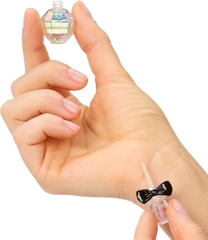 MGA's Miniverse - Make It Mini Fragrances Mini Collectibles (6 عبوات) حزمة عمياء، DIY، مستحضرات تجميل حقيقية، عطر، عنبر، خشبي، فاكهي، زهري، روائح منعشة، غير سامة، جامعي، 8+ in Kuwait