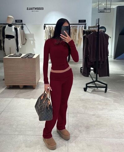 طقم بيجامة نسائي مكون من قطعتين من AYWA بأكمام طويلة وفتحة رقبة دائرية وأكمام طويلة in Kuwait