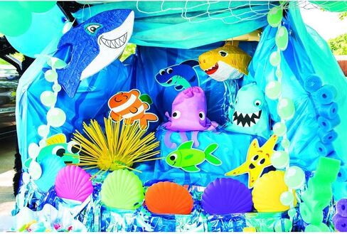 Fun Express Jawsome Shark Pinata مقاس كبير 22 بوصة - ماكينة ورقية ممتازة لحفلات أعياد الميلاد، وديكورات بطابع المحيط، ولوازم حفلات لوا وهاواي | بيناتا زرقاء للأطفال للاحتفالات تحت البحر in Kuwait