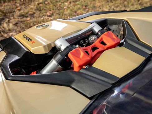دعامة برج الصدمات SuperATV Billet لـ 2017+ Can-Am Maverick X3 Turbo / MAX / X RS / X DS / X MR / X RC | يقوي نظام التعليق الأمامي الخاص بك | يتم تثبيته مباشرة بالإطار في مواقع متعددة in Saudi Arabia