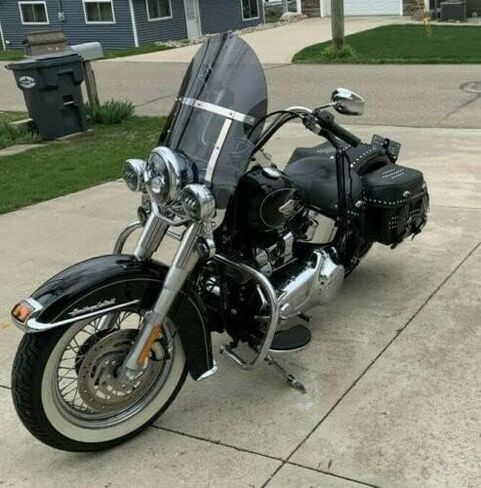 زجاج أمامي بديل داكن اللون مقاس 17 بوصة متوافق مع Harley Davidson Heritage Softail FLSTC، Fat Boy FLSTF، Softail Deluxe FLSTN، نقل الضوء بنسبة 18% in Saudi Arabia