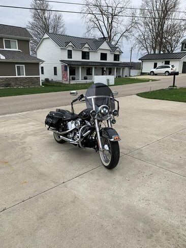 زجاج أمامي بديل داكن اللون مقاس 17 بوصة متوافق مع Harley Davidson Heritage Softail FLSTC، Fat Boy FLSTF، Softail Deluxe FLSTN، نقل الضوء بنسبة 18% in Saudi Arabia