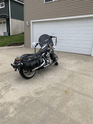 زجاج أمامي بديل داكن اللون مقاس 17 بوصة متوافق مع Harley Davidson Heritage Softail FLSTC، Fat Boy FLSTF، Softail Deluxe FLSTN، نقل الضوء بنسبة 18% in Saudi Arabia