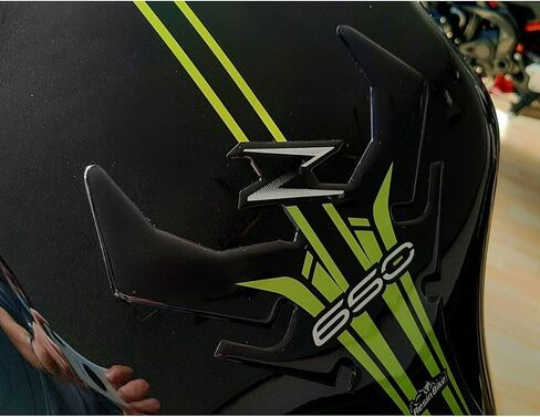 ملصقات ثلاثية الأبعاد للدراجة النارية من الراتنج متوافقة مع Kawasaki Z650 2021-2024. حماية خزان الوقود من الصدمات والخدوش. ملصقات من الراتنج باللون الأخضر المعدني - صنع في إيطاليا in Saudi Arabia