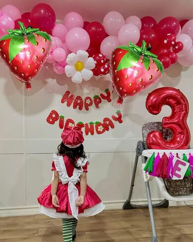 NeoVita Christmas Balloons Garland Arch Kit, 133PCS Red Green White Xmas Balloons Different Sizes 18 12 5 Inch with Candy,Cane,Star Foil Balloons for Christmas Party Decorations Indoor in Saudi Arabia