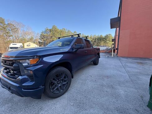 قضبان متقاطعة لرف السقف لسيارة شيفروليه سيلفرادو 1500 تناسب الجيل الثالث (2014-18) الجيل الرابع (2019-2025) مشبك سقف مكشوف بسعة 330 رطلًا من الألومنيوم على شكل حرف T قابلة للقفل للخدمة الشاقة بدون حفر (أسود) in Kuwait