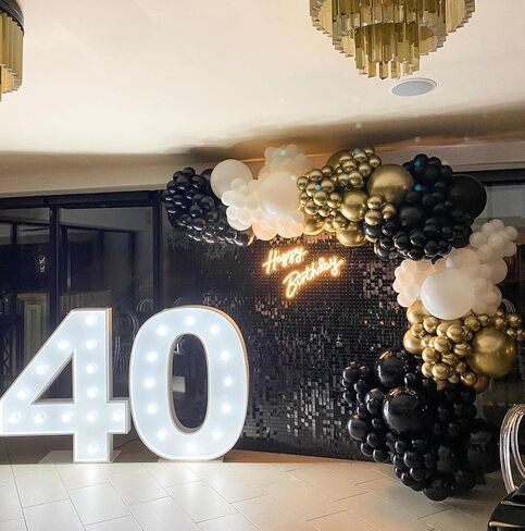 طقم قوس بالونات باللونين الأحمر والأسود، 140 قطعة من بالونات إكسبلوجن ستار باللونين الأسود والأحمر المعدني الذهبي 22 18 12 10 5 بوصة بالونات مختلفة الحجم لتزيين ليلة عيد الميلاد والكازينو والأفلام الليلية in Kuwait