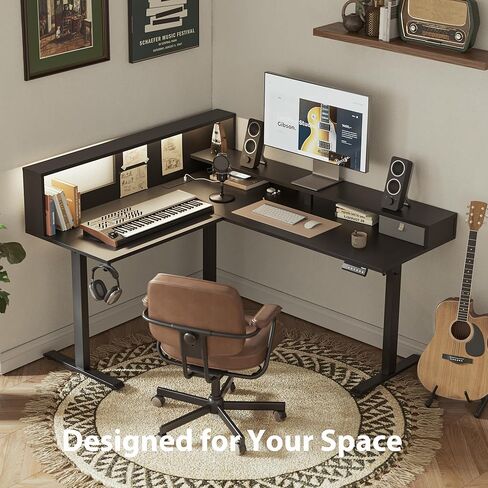 مكتب قائم كهربائي على شكل حرف L من Agilestic، مكتب مريح بارتفاع قابل للتعديل مقاس 63 × 55 بوصة مع مساحة تخزين، مكتب زاوية للوقوف ومنفذ طاقة لطاولة الكمبيوتر وأضواء LED، طاولة مكتب، بني ريفي in Kuwait