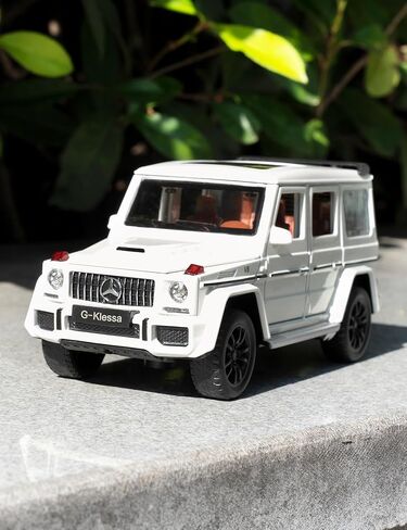 نموذج سيارة بمقياس 1/32 متوافق مع سيارة لعبة Benz G63 AMG Diecast القابلة للتجميع، سيارة لعبة سحب للخلف من سبائك الزنك مع صوت وضوء للبالغين من الأولاد والبنات 3 4 5 6 7 8 (أسود) in Kuwait