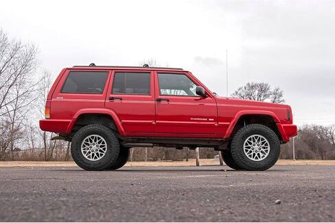 Rough Country 3" Lift Kit for 1984-2001 Jeep Cherokee XJ 2WD/4WD - 670XN2 in Saudi Arabia