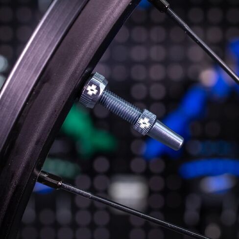 مجموعة صمامات بدون أنبوب Muc-Off V2 باللون الأسود، 80 ملم، زوج in Kuwait