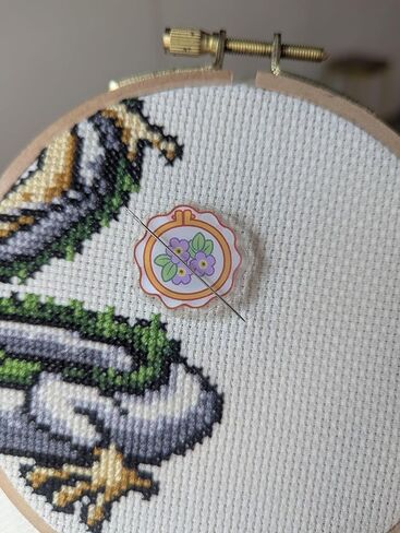 Floral Embroidery Hoop, Magnetic Acrylic Needle Minder for Cross Stitch and Embroidery in Kuwait