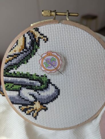 Floral Embroidery Hoop, Magnetic Acrylic Needle Minder for Cross Stitch and Embroidery in Kuwait