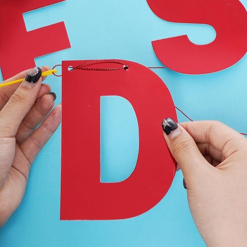 مجموعة لافتة DIY مع حروف حمراء ساطعة، لافتات عيد ميلاد قابلة للتخصيص، لافتة التخرج، لافتات معلقة مخصصة لحفلات التخرج وحفلات الزفاف وديكور حمام الطفل (أحمر فاتح) in Kuwait