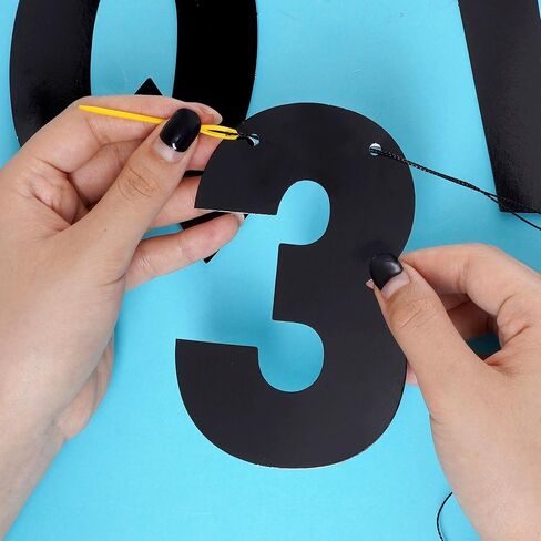 مجموعة لافتة DIY مع حروف حمراء ساطعة، لافتات عيد ميلاد قابلة للتخصيص، لافتة التخرج، لافتات معلقة مخصصة لحفلات التخرج وحفلات الزفاف وديكور حمام الطفل (أحمر فاتح) in Kuwait