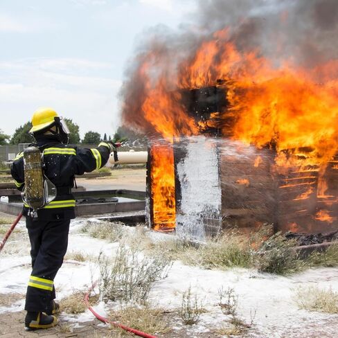 5 Pack 39.9x39.3 Fire Blanket Fire Suppression Blanket | Fiberglass Fire Blankets Emergency for People Flame Retardant Fireproof Survival Safety Kitchen, Fireplace, Car, Office, Warehouse in Kuwait