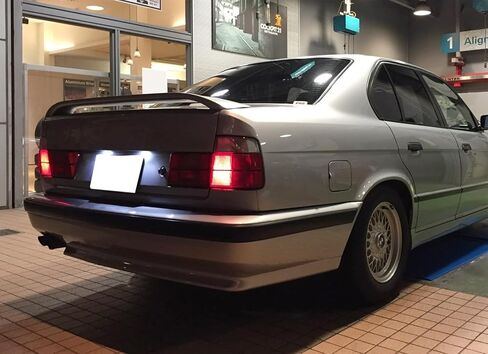 مجموعة إضاءة لوحة ترخيص LED كاملة 3 وات من iJDMTOY OEM-Fit متوافقة مع سلسلة 1995-01 BMW E38 7، مدعومة بـ 18-SMD Xenon White LED وخالية من الأخطاء في Can-bus in Kuwait