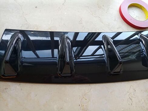 موزع شفة المصد الخلفي العالمي، 6 بوصة، نمط 7 زعانف القرش، أسود لامع in Kuwait