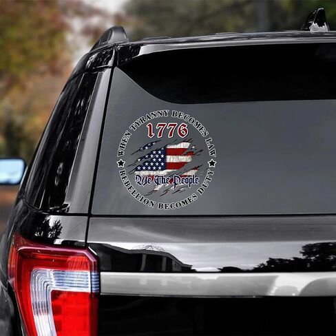 ملصقات JLHAPPY1983-We The People 1776 المتعثرة بعلم الولايات المتحدة الأمريكية - ملصق من الفينيل الوطني لنافذة السيارات والشاحنات وسيارات الدفع الرباعي - للاستخدام الداخلي والخارجي - مقاوم للماء in Saudi Arabia