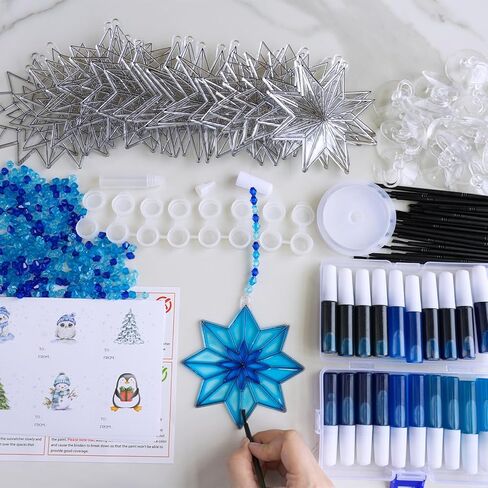 Winlyn 24 مجموعات عيد الميلاد ندفة الثلج Suncatchers الحلي الزينة DIY نافذة الطلاء الفن Suncatchers الشتاء الحرف اللوحة مجموعات للأطفال الفصول الدراسية الأنشطة الفنية مشروع حزب تفضل in Saudi Arabia
