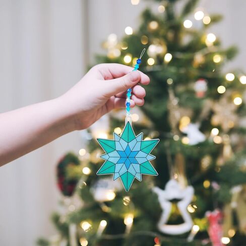 Winlyn 24 مجموعات عيد الميلاد ندفة الثلج Suncatchers الحلي الزينة DIY نافذة الطلاء الفن Suncatchers الشتاء الحرف اللوحة مجموعات للأطفال الفصول الدراسية الأنشطة الفنية مشروع حزب تفضل in Saudi Arabia