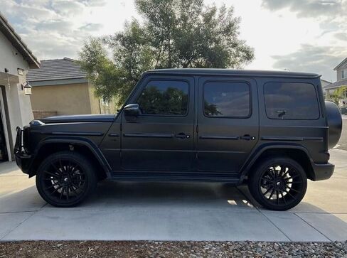 قطعتان من لوحات الجري لبنز W464 G-Class W463 G63 G350 G500 2019-2025 مجموعة كاملة من الخطوات الجانبية للسيارة Nerf Bar لوحة سوداء مطورة جديدة مع جزيئات مضادة للانزلاق (للمركبات المخصصة فقط) in Saudi Arabia