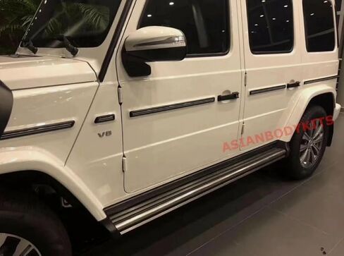قطعتان من لوحات الجري لبنز G-Class W464 G63 G350 G500 2019-2025 مجموعة كاملة من الخطوات الجانبية للسيارة Nerf Bar لوحة سوداء مطورة جديدة مع جزيئات مضادة للانزلاق باللونين الأبيض والأسود (للمركبات المخصصة فقط) in Saudi Arabia