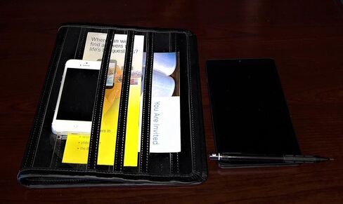 منظم أدبي جلدي (أسود) - مجلات، نشرات، كتيبات، كتيبات، منشورات، منشورات، إلخ. in Kuwait