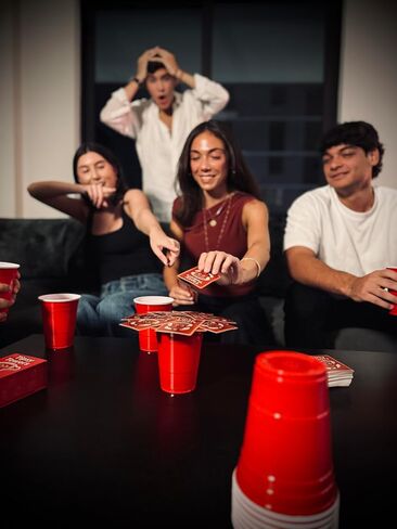 Tipsy Towers™ - لعبة بطاقات للبالغين - لعبة جماعية - لعبة ما قبل اللعبة المفضلة - لعبة الليل المفضلة - متعة سريعة الوتيرة - 3-8 لاعبين - 30 دقيقة in Saudi Arabia