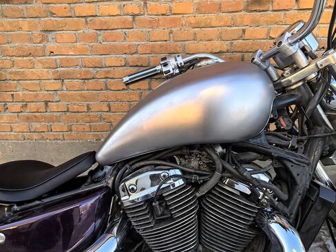 Fuel Tank Oil Tank For Honda Shadow 1100 VT1100 2004-2009 Silver in Saudi Arabia