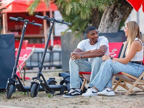 سكوتر كهربائي NIU K100P/K200F/K300P للبالغين - سكوتر إلكتروني مع نظام تعليق، قوة ذروة 600-900 واط، نطاق أقصى 18-34 ميل، السرعة القصوى 17.4-20 ميل في الساعة، سكوتر إلكتروني للتنقل، مقود قابل للطي (K200F فقط) in Kuwait