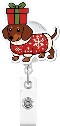 بكرة شارة عيد الميلاد المضحكة من Dachshund - كلب لطيف ملفوف في أضواء العطلات، حامل هوية قابل للسحب للممرضات والموظفين ومحبي الحيوانات in Kuwait
