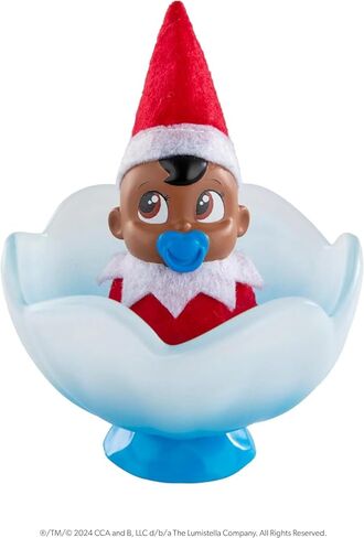 حزمة The Elf on the Shelf: Scout Elf Girl Light Tone، Boy + Girl Frost Pips وقمصان Elf Mate (3 قطع) in Saudi Arabia