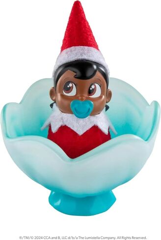 حزمة The Elf on the Shelf: Scout Elf Girl Light Tone، Boy + Girl Frost Pips وقمصان Elf Mate (3 قطع) in Saudi Arabia