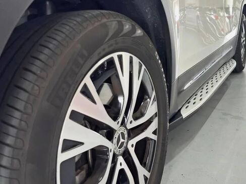 قطعتان من لوحات الجري لبنز GLB 2020-2025 مجموعة كاملة من الخطوات الجانبية للسيارة Nerf Bar ترقية جديدة لوحة سوداء وفضية مع جزيئات مضادة للانزلاق (للمركبات المخصصة فقط) in Saudi Arabia