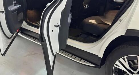 قطعتان من لوحات الجري لبنز GLB 2020-2025 مجموعة كاملة من الخطوات الجانبية للسيارة Nerf Bar ترقية جديدة لوحة سوداء وفضية مع جزيئات مضادة للانزلاق (للمركبات المخصصة فقط) in Saudi Arabia