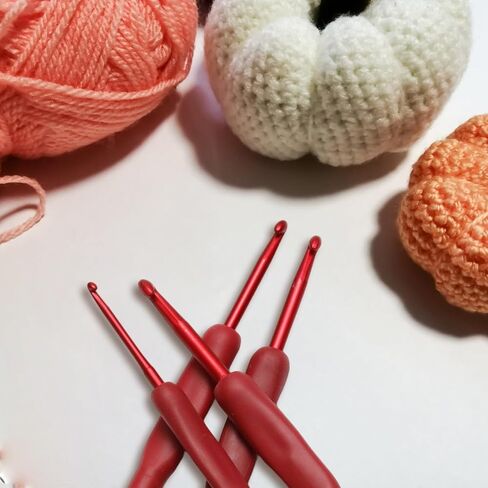 WINDAWNKE 9 PCS Red Crochet Hook Set, Ergonomic Soft Grip Crochet Hook, Crochet Needle Kit with Knitting & Crochet Supplies in Saudi Arabia