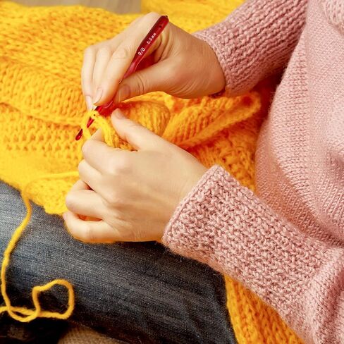 WINDAWNKE 9 PCS Red Crochet Hook Set, Ergonomic Soft Grip Crochet Hook, Crochet Needle Kit with Knitting & Crochet Supplies in Saudi Arabia