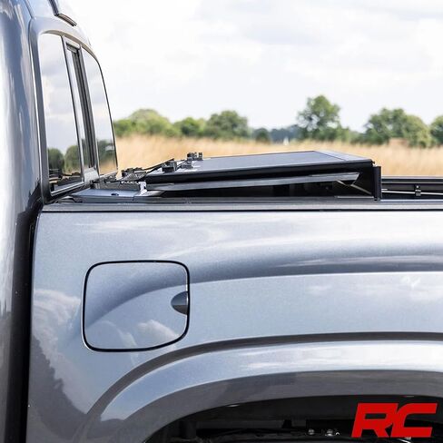 غطاء سرير شاحنة قابل للطي من Rough Country، أغطية تونيو للشاحنة الصلبة لسيارة Toyota Tacoma (2016-2023) - غطاء سرير Toyota Tacoma مقاس 5 بوصات، غطاء سرير Tacoma - 49420500 in Saudi Arabia