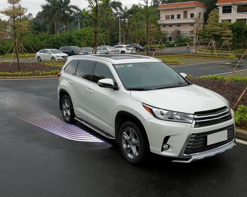 2Pcs LED Running Boards for Toyota Sienna XL40 2021-2025 - Durable Aluminum Side Steps with Light Effects and Cool Visual Design - Weather-Resistant Construction in Saudi Arabia