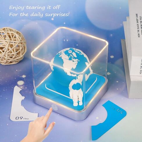 تقويم ثلاثي الأبعاد 2026، تقويم قطعة الوقت 2026، لوحة مذكرة إبداعية ثلاثية الأبعاد مع أضواء، هدية تزيين سطح المكتب فن نحت الورق DIY لأعياد الميلاد وأعياد الميلاد (الأرض الزرقاء) in Kuwait
