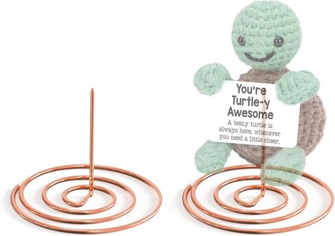 دمية كروشيه تقف 6 قطع، حامل عرض حيوانات محشوة، حامل عرض كروشيه أميجورومي معدني للدعم العاطفي، حيوانات كروشيه إيجابية، سلحفاة بطاطس، ديكور مكتب تحفيزي، ذهبي وردي in Kuwait