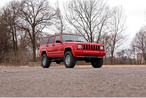 مجموعة رفع Rough Country 3 بوصة لسيارة جيب شيروكي XJ 2WD/4WD - 1984-2001 - 630XN2 in Kuwait