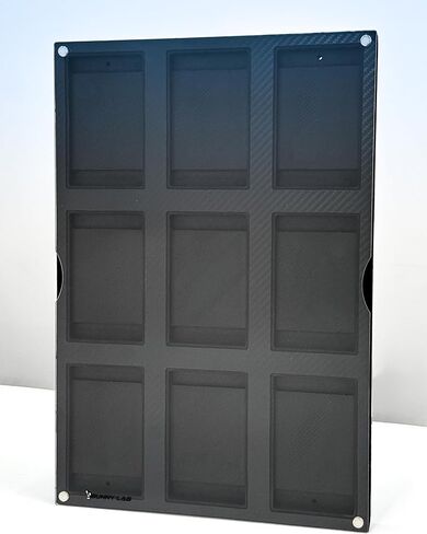 حامل جداري لشاشة PSA Slab مع نافذة أكريليك متضمنة - يناسب PSA وCGC SLabs | ألواح البوكيمون | حراس متدرج | أكواب بلاطة - لون ألياف الكربون الأسود | 9-الفتحات in Saudi Arabia