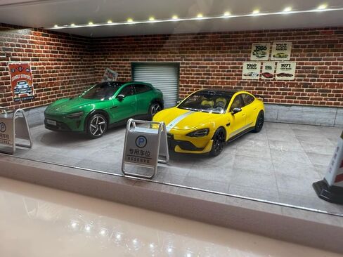 1/43 Diorama Car Garage Model,for 1/43 die-cast Model Car Display,City Car Parking Lot Scene Display Model,with LED Light and Acrylic Cover (MJ-09) in Saudi Arabia