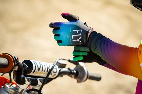 قفازات Fly Racing Kinetic Prix للشباب - MX وBMX وMTB لركوب الطرق الوعرة (أزرق ساطع/فحمي، صغير) in Saudi Arabia